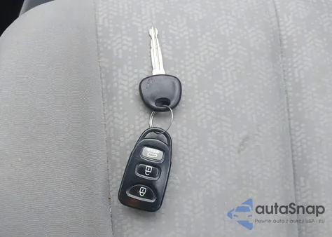 2010 Hyundai Elantra Blue z USA, uszkodzony, nr VIN KMHDU4AD8AU832352